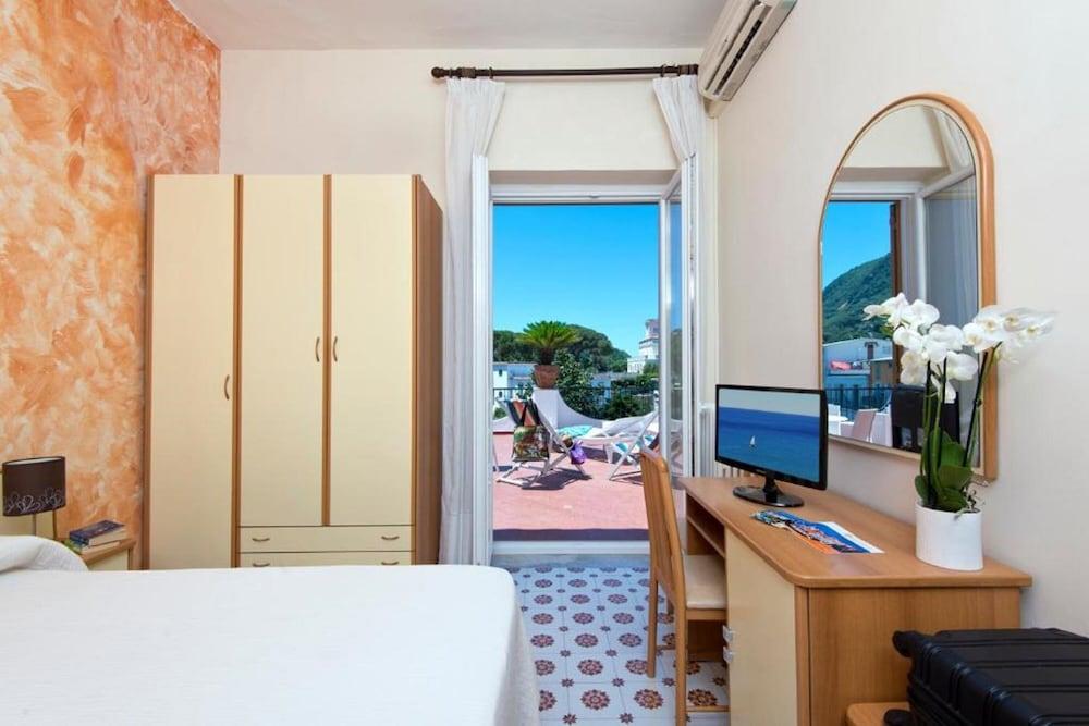 Hotel Casa Di Meglio Иския Екстериор снимка